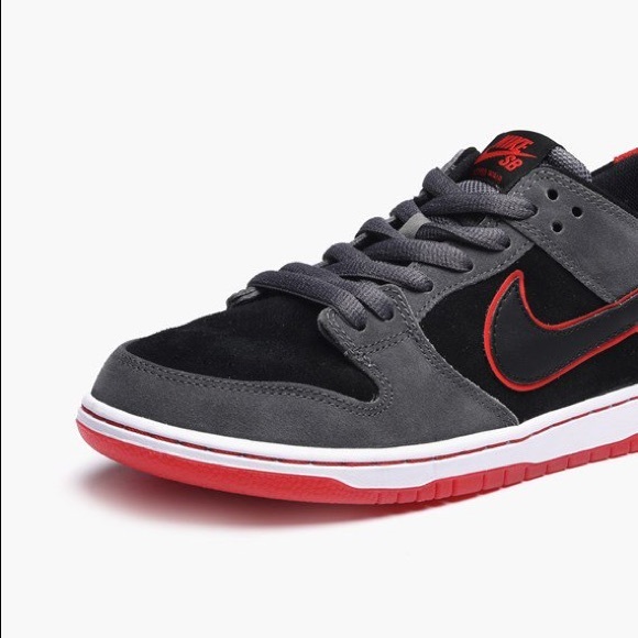 Nike SB Dunk Low IW BMW Sports Car - Picture 4 of 8